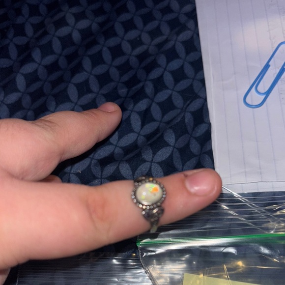 Smart Mood Ring with Color-Changing Stone - Picture 1 of 1